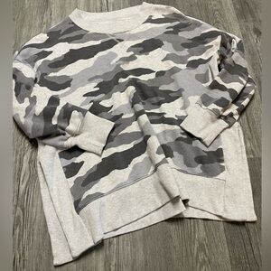 Aerie pullover crewneck with side slits, grey camo print